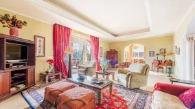 Altos de Estepona, villa con 7 dormitorios a la venta