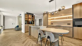 Apartamento planta baja con 3 dormitorios en venta en Magna Marbella