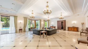 Villa en venta en Guadalmina Baja