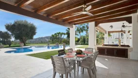 For sale 7 bedrooms villa in Nueva Andalucia