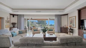 For sale 7 bedrooms villa in Nueva Andalucia