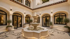 For sale Guadalmina Baja villa with 8 bedrooms