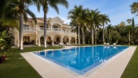 For sale Guadalmina Baja villa with 8 bedrooms