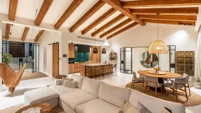 Villa con 5 dormitorios a la venta en Nueva Andalucia