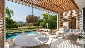 Villa con 5 dormitorios a la venta en Nueva Andalucia