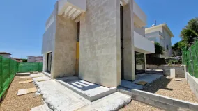 Villa a la venta con 4 dormitorios en Nueva Andalucia