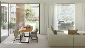 For sale villa with 5 bedrooms in Los Altos de los Monteros