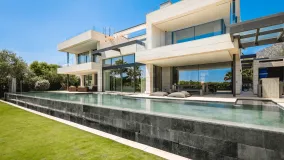 For sale villa with 6 bedrooms in Lomas del Virrey