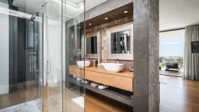 For sale villa with 6 bedrooms in Lomas del Virrey