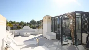 For sale penthouse with 2 bedrooms in Guadalmina Alta