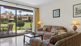 Estepona, apartamento planta baja en venta de 2 dormitorios