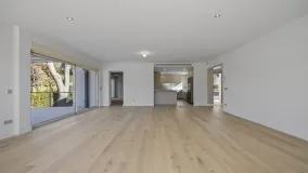 Villa for sale in Guadalmina Alta