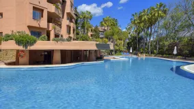 Apartamento de 4 dormitorios en venta en Marbella