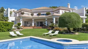 For sale villa in Altos del Paraiso with 6 bedrooms