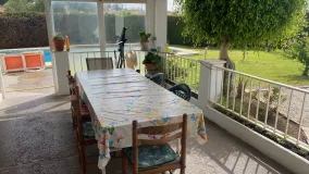 Buy villa in Estepona with 5 bedrooms