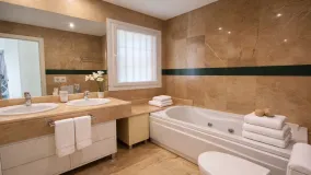 2 bedrooms apartment in Nueva Andalucia for sale