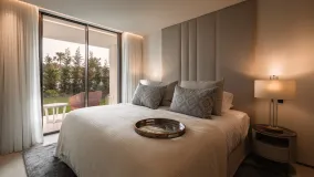 Comprar villa con 5 dormitorios en Nueva Andalucia