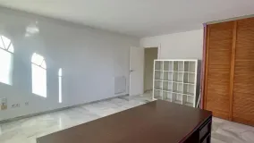 Oficina a la venta en Aloha Gardens