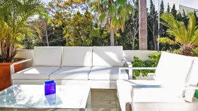 Buy 3 bedrooms penthouse in Guadalpin Banus