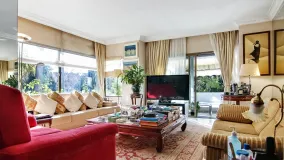 Buy 3 bedrooms penthouse in Guadalpin Banus