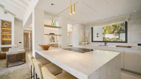 Villa for sale in Nueva Andalucia