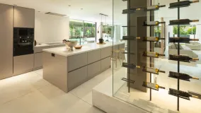 For sale villa in Nueva Andalucia