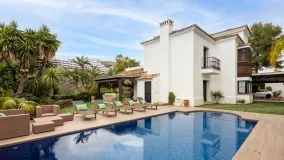4 bedrooms villa for sale in Benahavis Centro