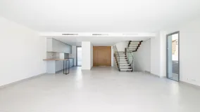 Se vende pareado en Alta Vista de 3 dormitorios
