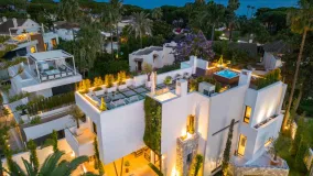 Villa en venta en Marbella Golden Mile con 5 dormitorios