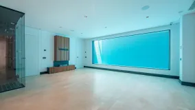 Villa en venta en Marbella Golden Mile con 5 dormitorios