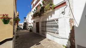 Se vende adosado en Estepona con 5 dormitorios