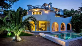 For sale villa with 4 bedrooms in Sitio de Calahonda