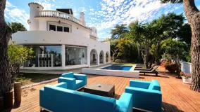 For sale villa with 4 bedrooms in Sitio de Calahonda