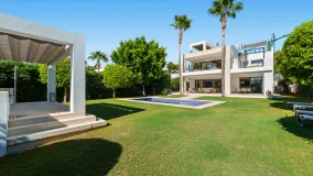 Villa with 6 bedrooms for sale in Nueva Andalucia