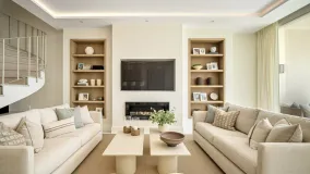 Town house for sale in La Quinta with 4 bedrooms