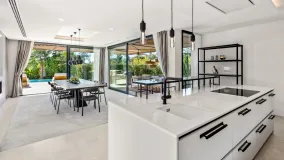 Se vende villa en Nueva Andalucia con 6 dormitorios