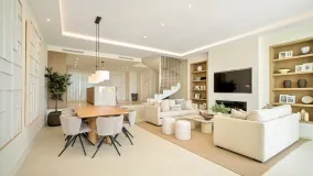 Se vende adosado en La Quinta con 4 dormitorios