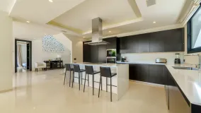 Se vende villa en Nueva Andalucia de 6 dormitorios