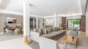 Buy villa in El Herrojo with 5 bedrooms