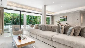 Buy villa in El Herrojo with 5 bedrooms