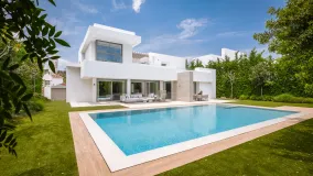 For sale El Paraiso villa with 5 bedrooms