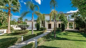 Villa with 5 bedrooms for sale in Nueva Andalucia