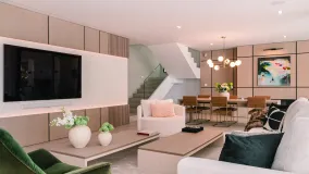 Villa a la venta con 5 dormitorios en Nueva Andalucia