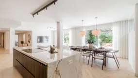 Ground floor apartment with 4 bedrooms for sale in Marbella Golden Mile