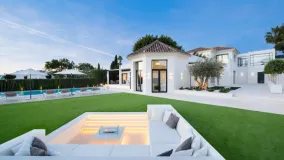 Se vende villa de 5 dormitorios en Aloha