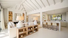 Comprar villa de 4 dormitorios en Nueva Andalucia
