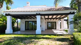 Villa en venta con 5 dormitorios en Lomas de Magna Marbella