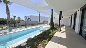 For sale 4 bedrooms apartment in Marbella East
