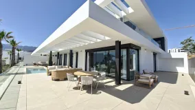 For sale 4 bedrooms apartment in Marbella East