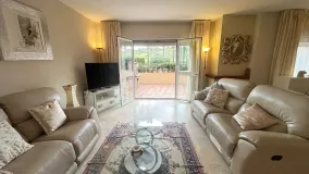 Condes de Iza town house for sale